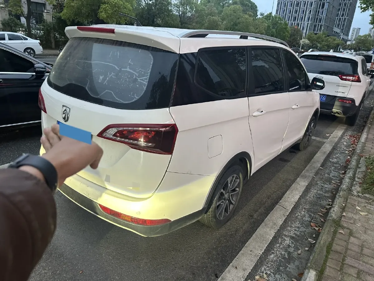 2021 BaoJun 730 1.5T 147HP L4 6MT,autocango,china used car exporter,china ev exporter,chinese used car exporter,chinese used ev exporter