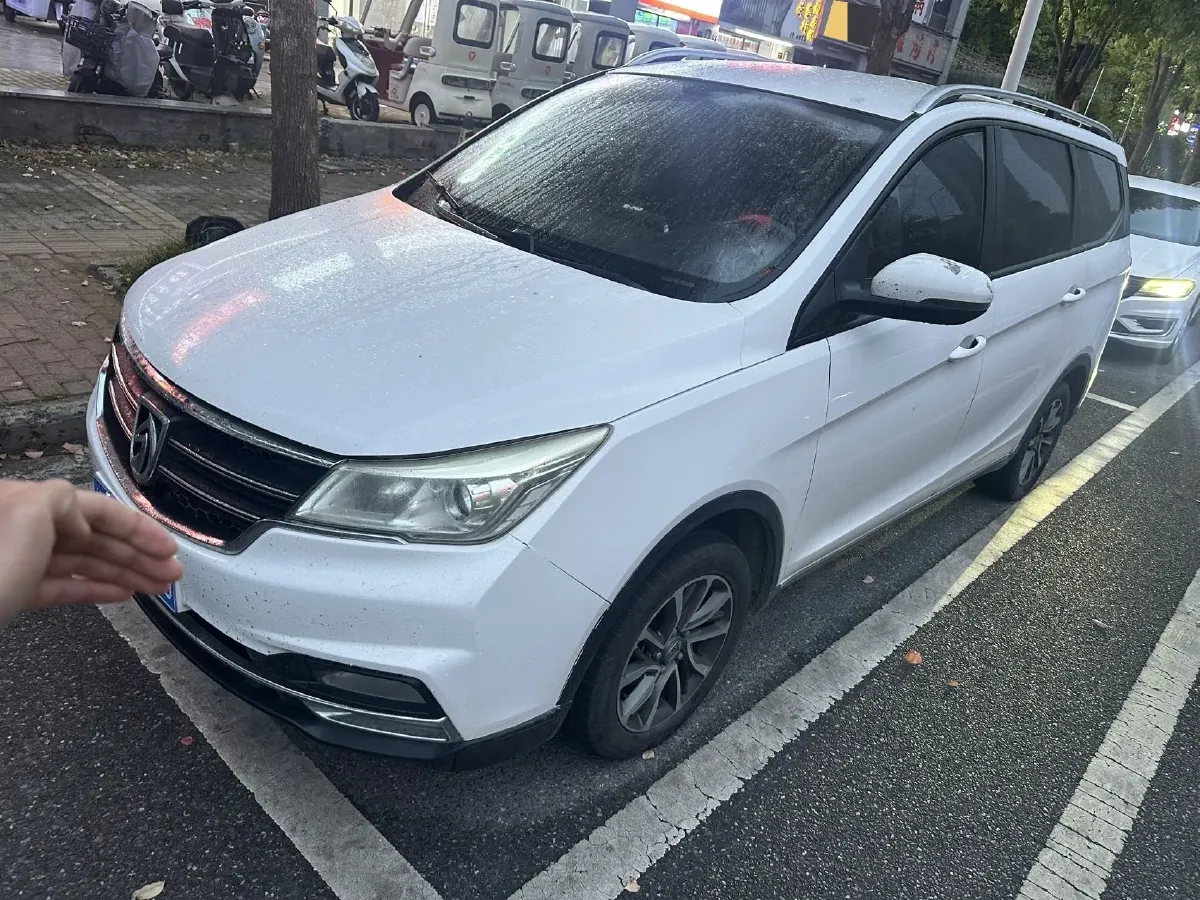 2021 BaoJun 730 1.5T 147HP L4 6MT,autocango,china used car exporter,china ev exporter,chinese used car exporter,chinese used ev exporter
