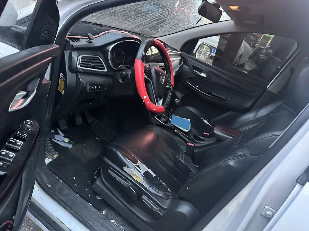 2021 BaoJun 730 1.5T 147HP L4 6MT,autocango,china used car exporter,china ev exporter,chinese used car exporter,chinese used ev exporter