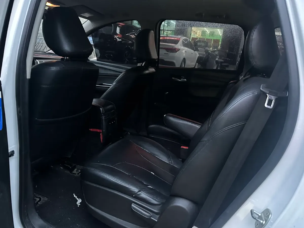 2021 BaoJun 730 1.5T 147HP L4 6MT,autocango,china used car exporter,china ev exporter,chinese used car exporter,chinese used ev exporter