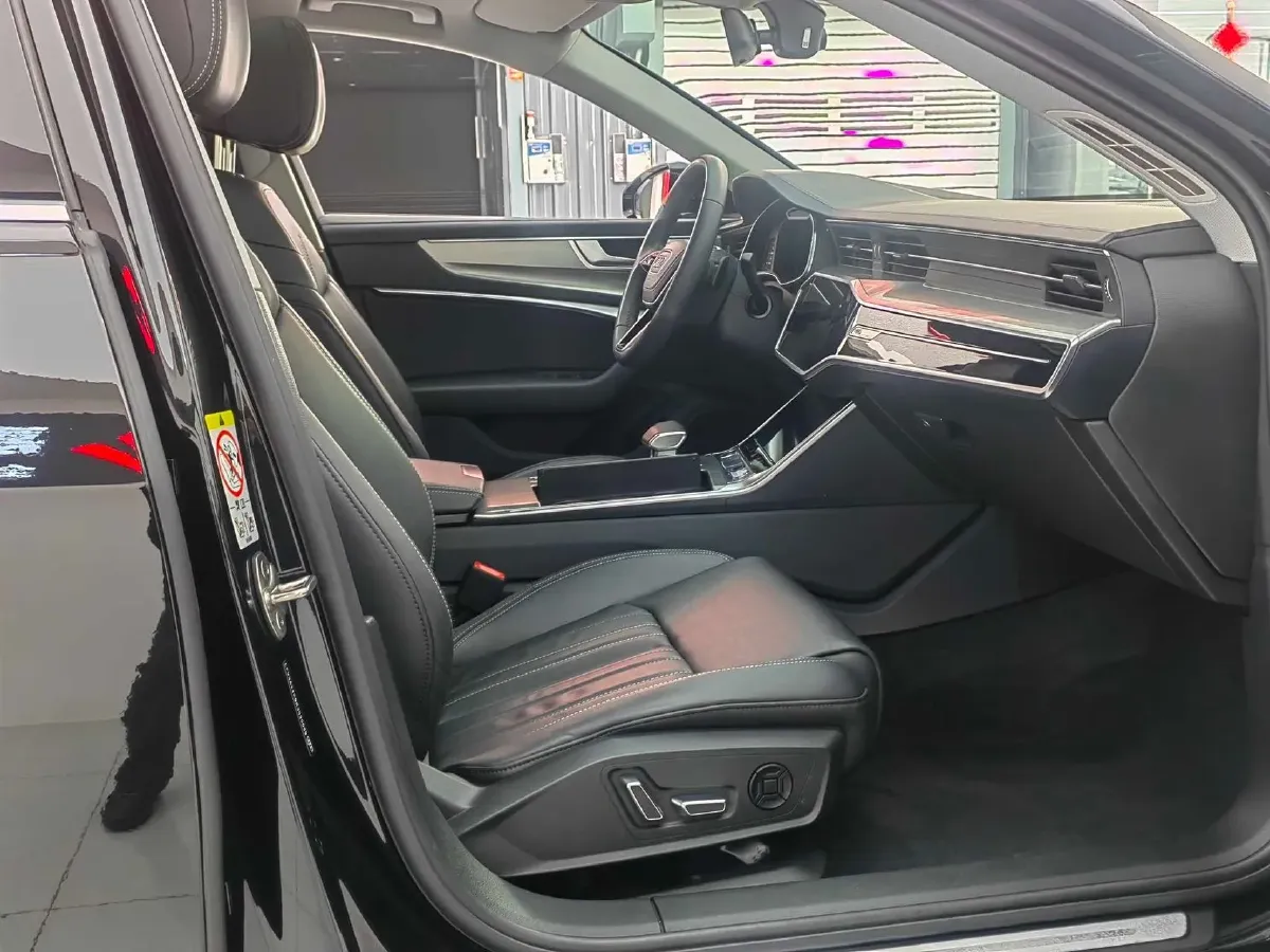 2024 Audi A6L 2.0T 245HP L4 7DCT,autocango,china used car exporter,china ev exporter,chinese used car exporter,chinese used ev exporter