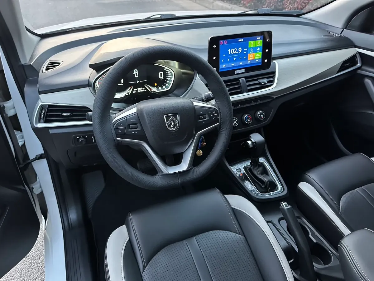 2021 BaoJun 360 1.5L 105HP L4 CVT,autocango,china used car exporter,china ev exporter,chinese used car exporter,chinese used ev exporter