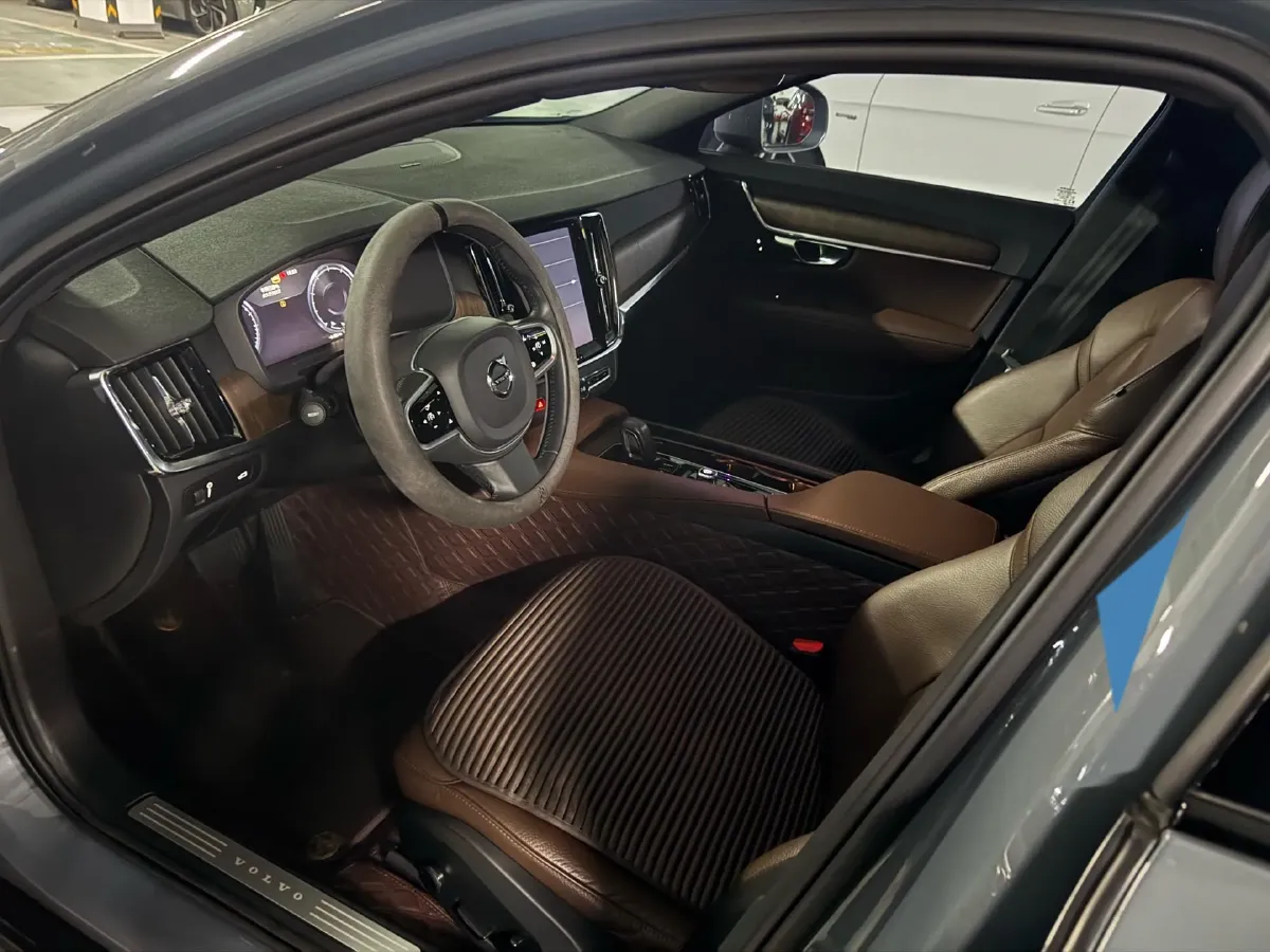 2021 Volvo V90 2.0T 250HP L4 8AT,autocango,china used car exporter,china ev exporter,chinese used car exporter,chinese used ev exporter