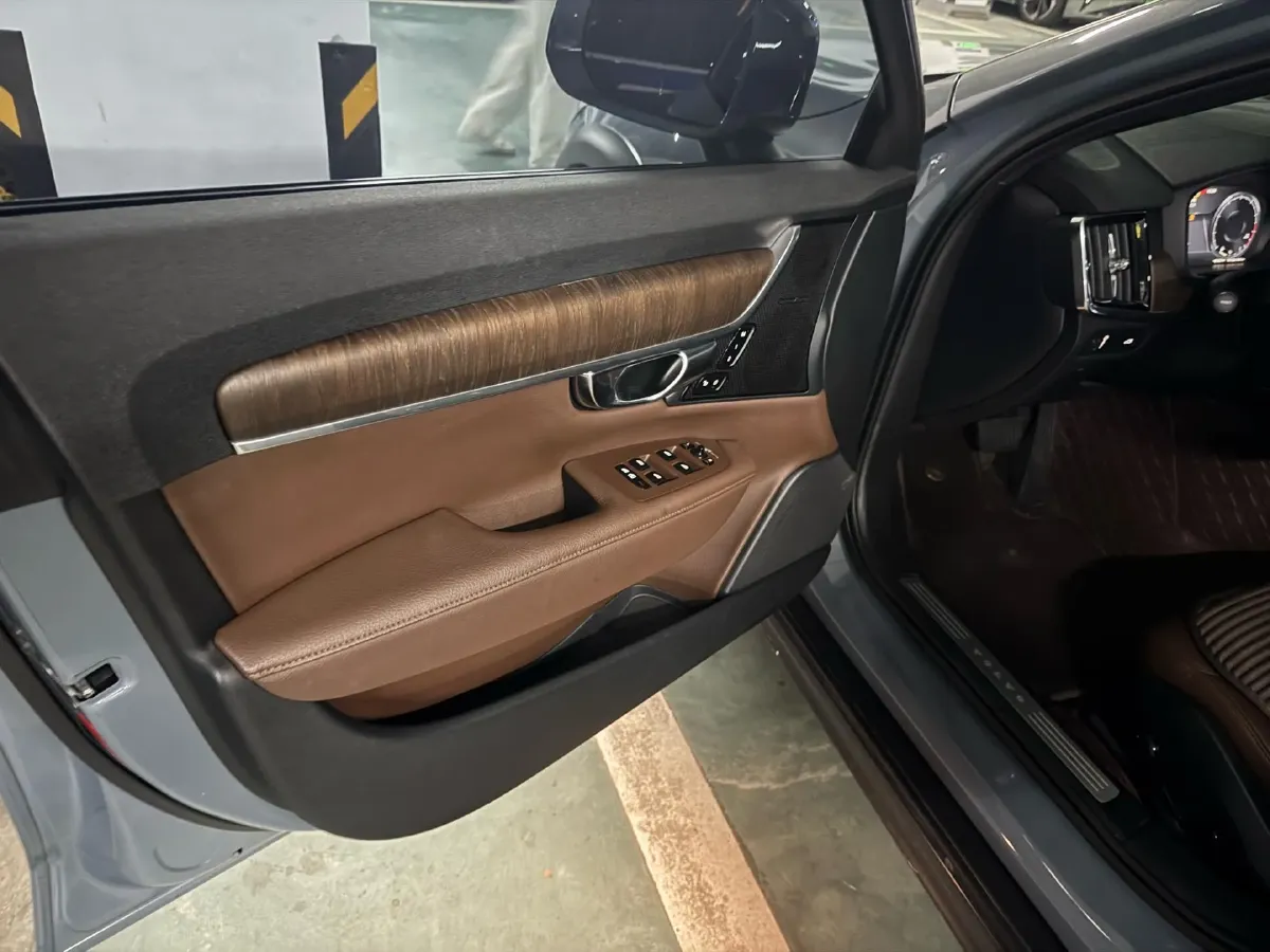 2021 Volvo V90 2.0T 250HP L4 8AT,autocango,china used car exporter,china ev exporter,chinese used car exporter,chinese used ev exporter