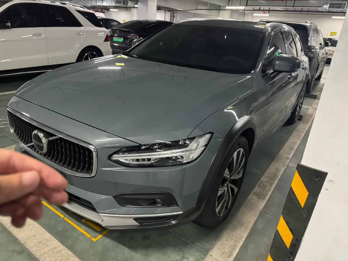 2021 Volvo V90 2.0T 250HP L4 8AT,autocango,china used car exporter,china ev exporter,chinese used car exporter,chinese used ev exporter