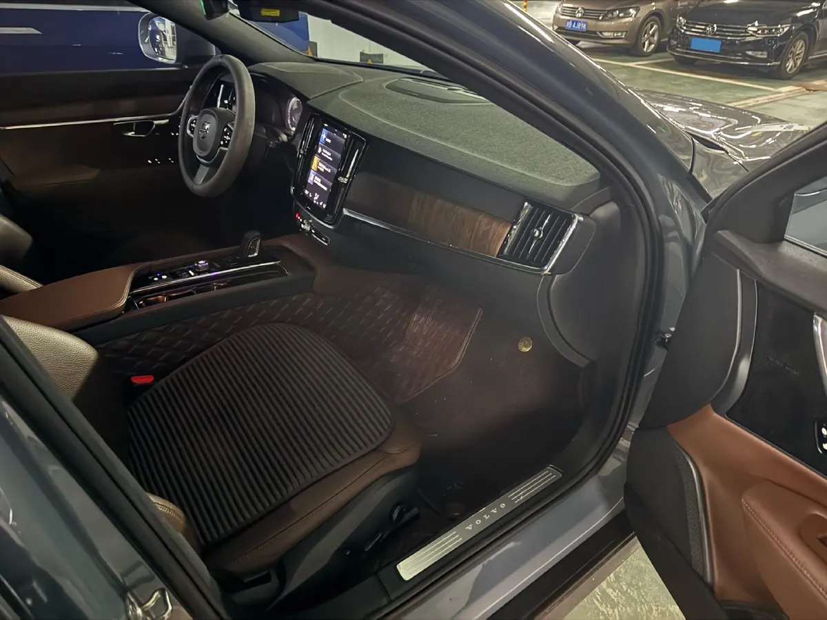 2021 Volvo V90 2.0T 250HP L4 8AT,autocango,china used car exporter,china ev exporter,chinese used car exporter,chinese used ev exporter