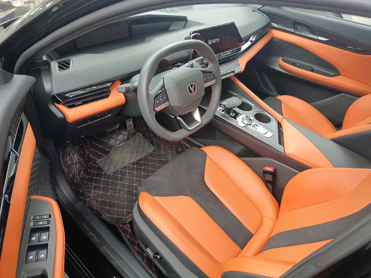 2023 ChangAn UNI-V 2.0T 233HP L4 8AT,autocango,china used car exporter,china ev exporter,chinese used car exporter,chinese used ev exporter