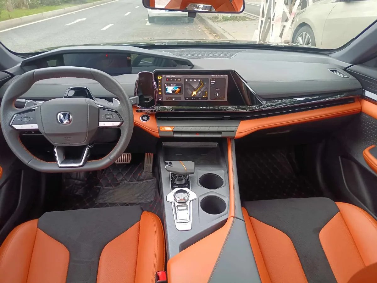 2023 ChangAn UNI-V 2.0T 233HP L4 8AT,autocango,china used car exporter,china ev exporter,chinese used car exporter,chinese used ev exporter