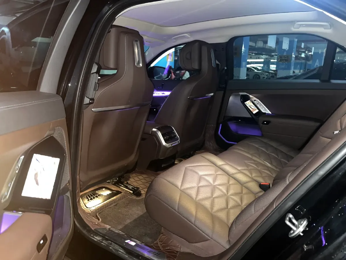 2023 BMW 7 Series 3.0T 272HP L6 8AT,autocango,china used car exporter,china ev exporter,chinese used car exporter,chinese used ev exporter