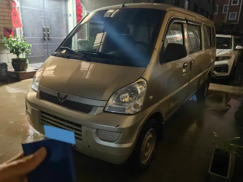 2021 WuLing RongGuang 1.5L 99HP L4 5MT,autocango,china used car exporter,china ev exporter,chinese used car exporter,chinese used ev exporter