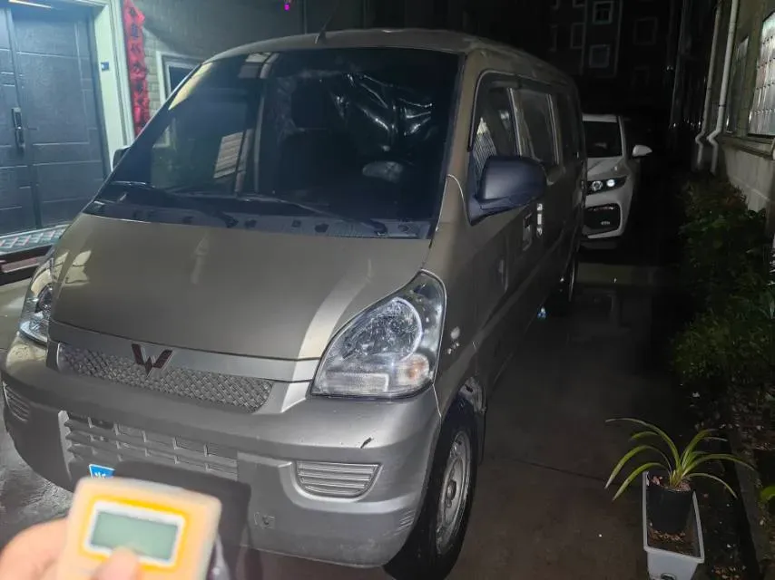 2021 WuLing RongGuang 1.5L 99HP L4 5MT,autocango,china used car exporter,china ev exporter,chinese used car exporter,chinese used ev exporter