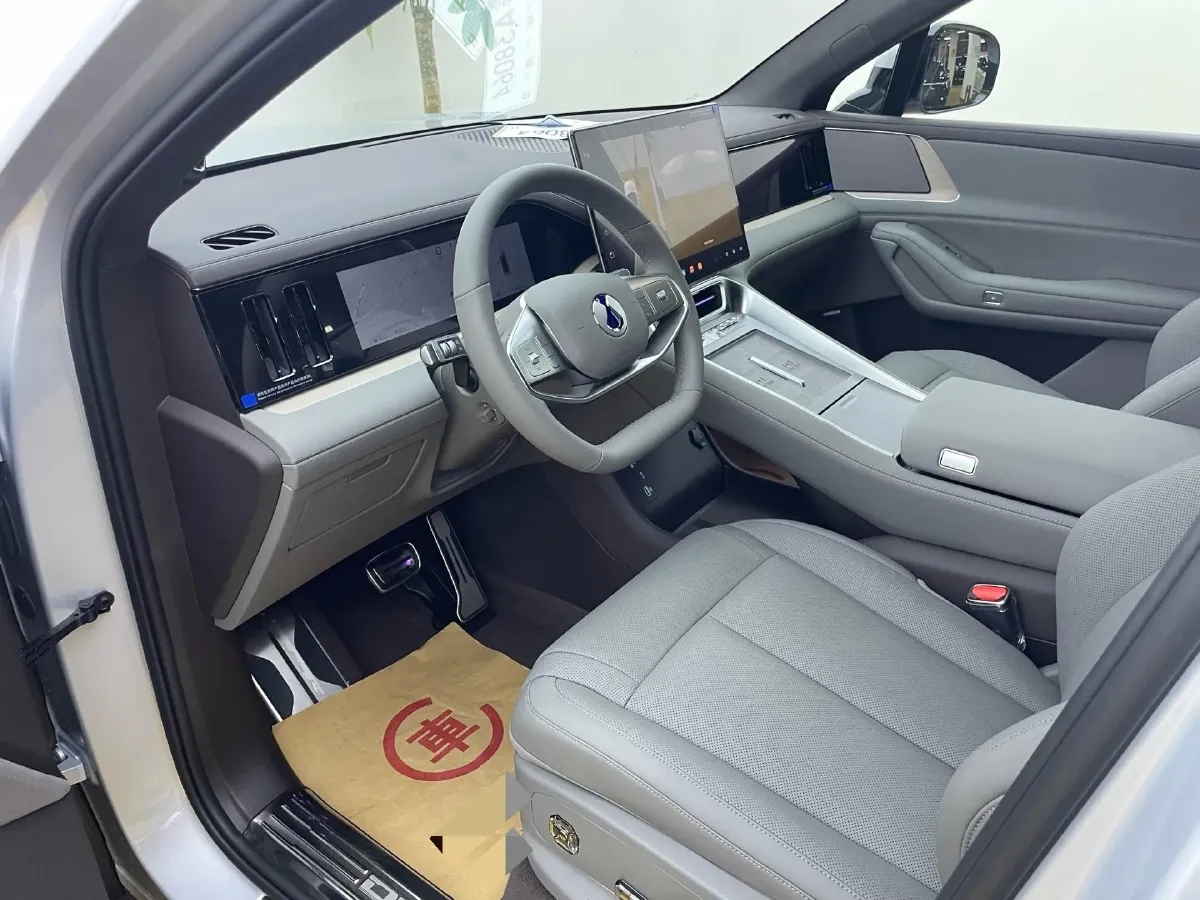 2025 Denza DenzaN8L 2.0T 207HP L4 E-CVT PHEV,autocango,china used car exporter,china ev exporter,chinese used car exporter,chinese used ev exporter