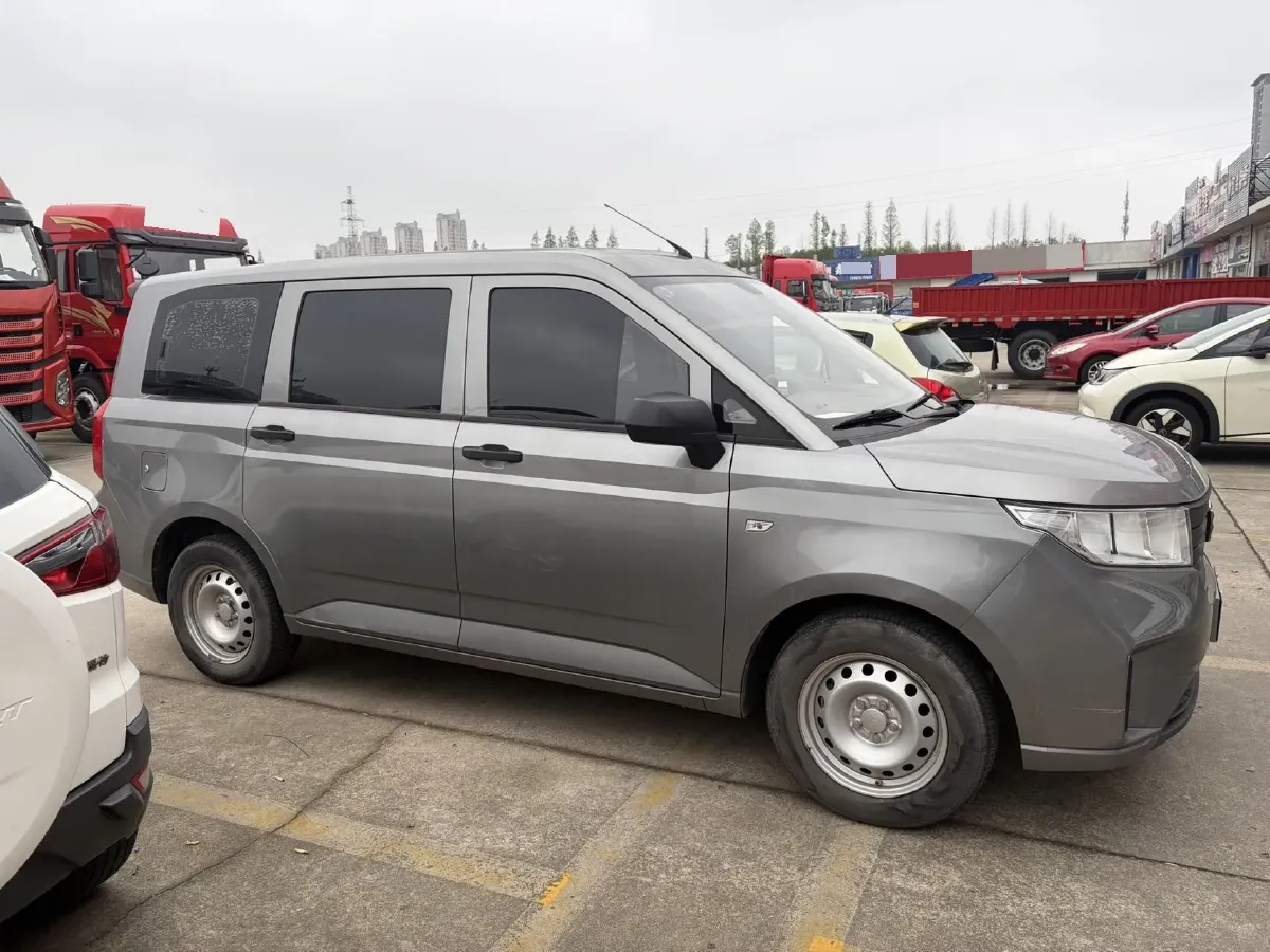 2019 Venucia M50V 1.5L 112HP L4 5MT,autocango,china used car exporter,china ev exporter,chinese used car exporter,chinese used ev exporter