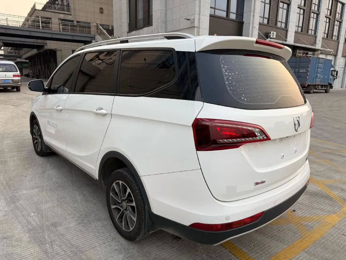 2019 BaoJun 730 1.5T 147HP L4 6MT,autocango,china used car exporter,china ev exporter,chinese used car exporter,chinese used ev exporter
