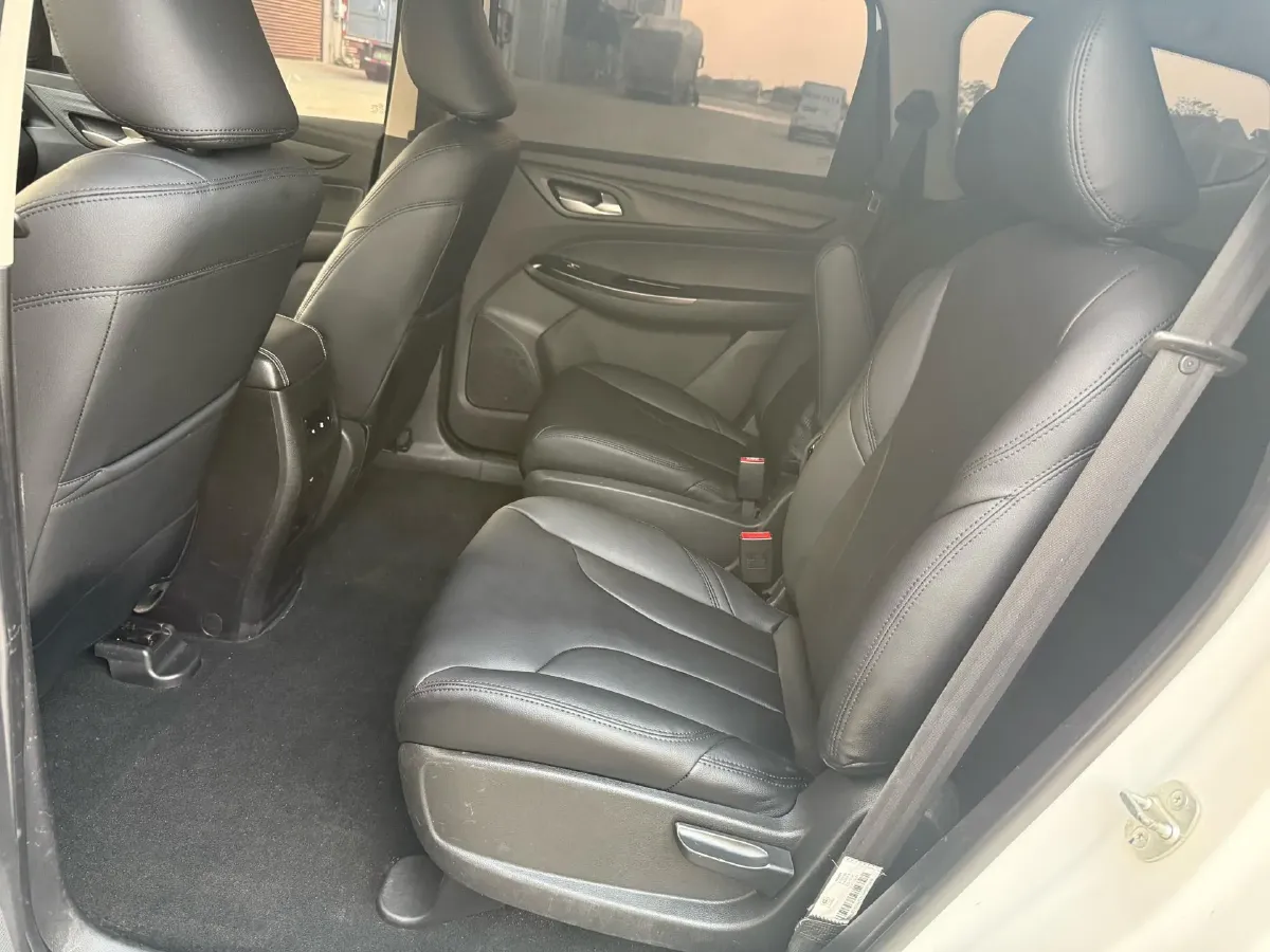 2019 BaoJun 730 1.5T 147HP L4 6MT,autocango,china used car exporter,china ev exporter,chinese used car exporter,chinese used ev exporter