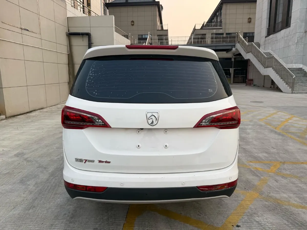 2019 BaoJun 730 1.5T 147HP L4 6MT,autocango,china used car exporter,china ev exporter,chinese used car exporter,chinese used ev exporter