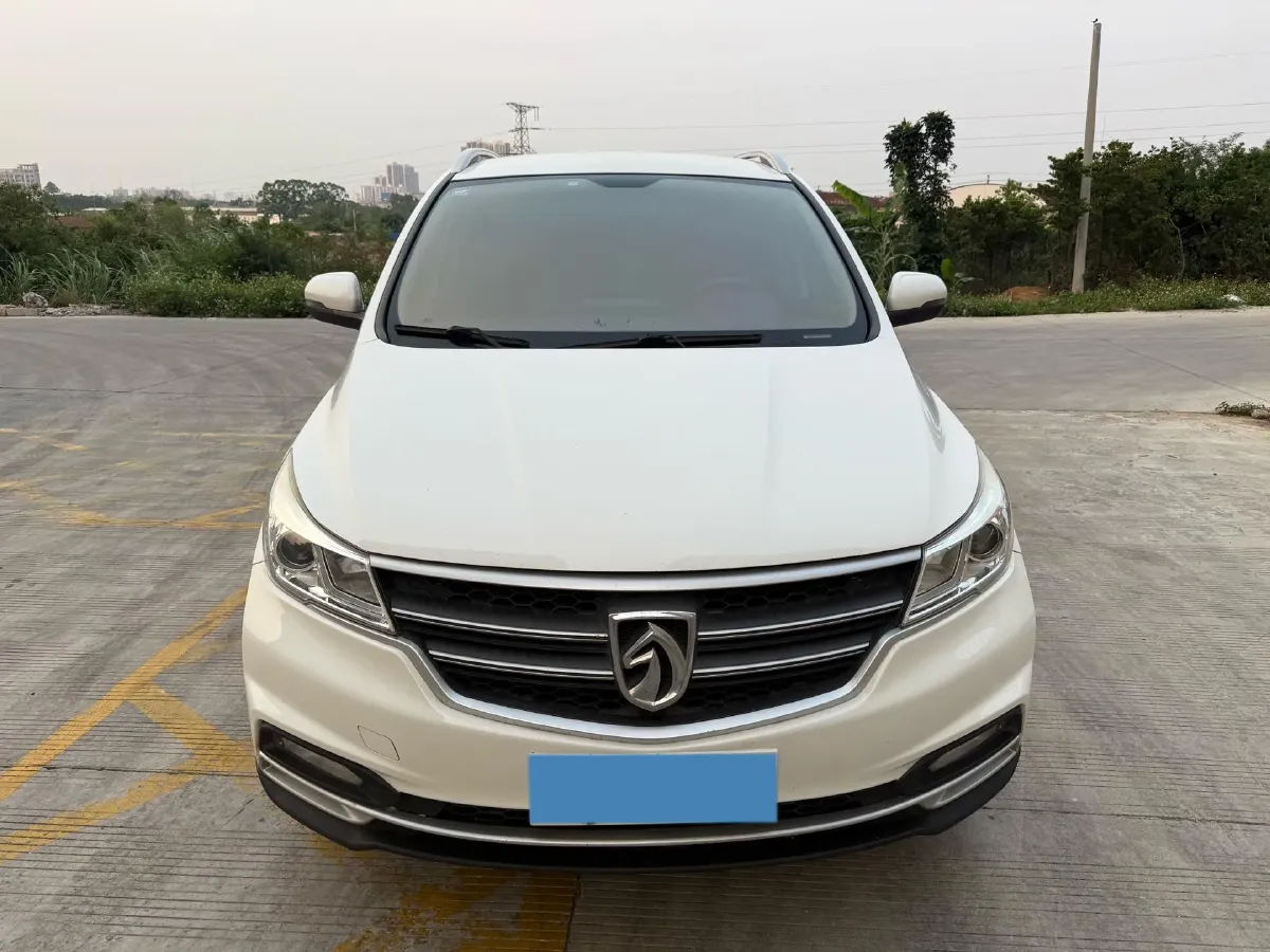 2019 BaoJun 730 1.5T 147HP L4 6MT,autocango,china used car exporter,china ev exporter,chinese used car exporter,chinese used ev exporter