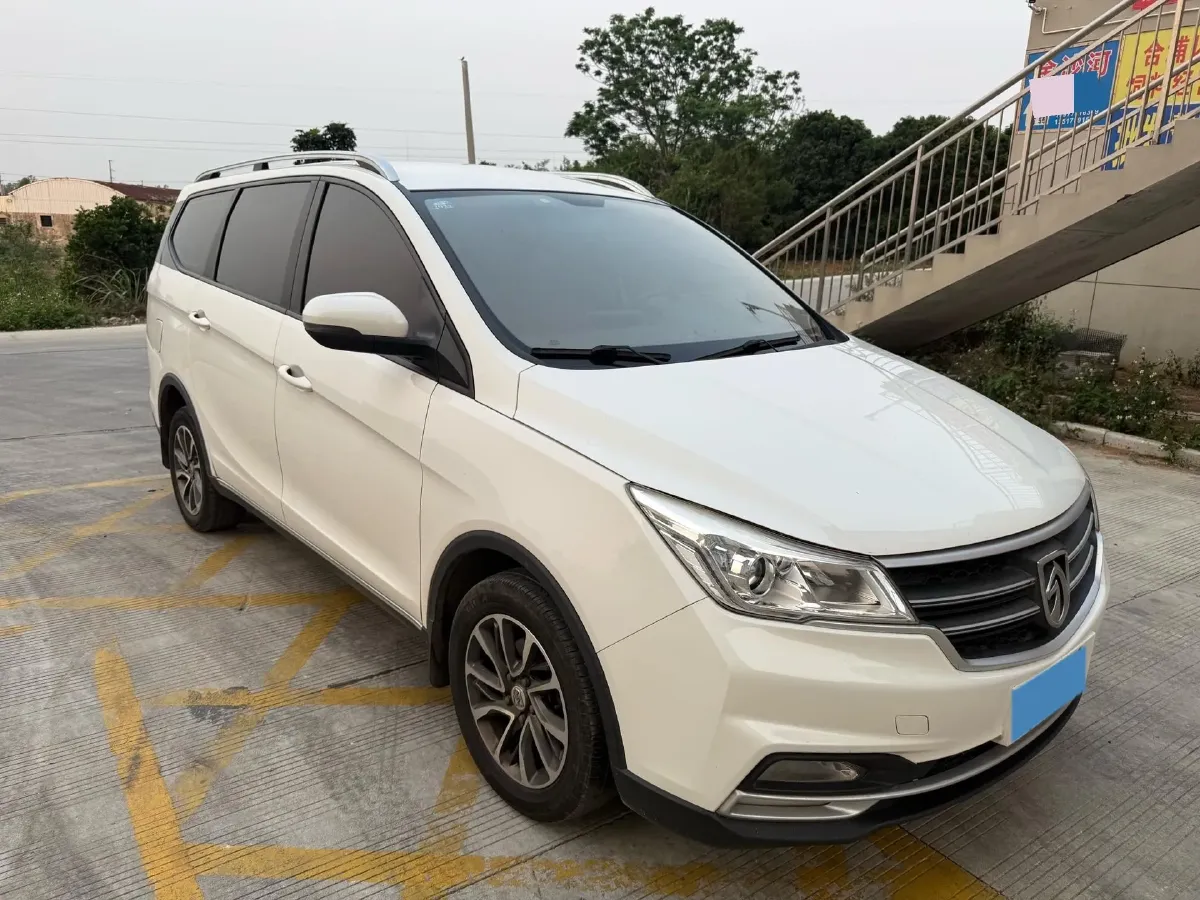 2019 BaoJun 730 1.5T 147HP L4 6MT,autocango,china used car exporter,china ev exporter,chinese used car exporter,chinese used ev exporter