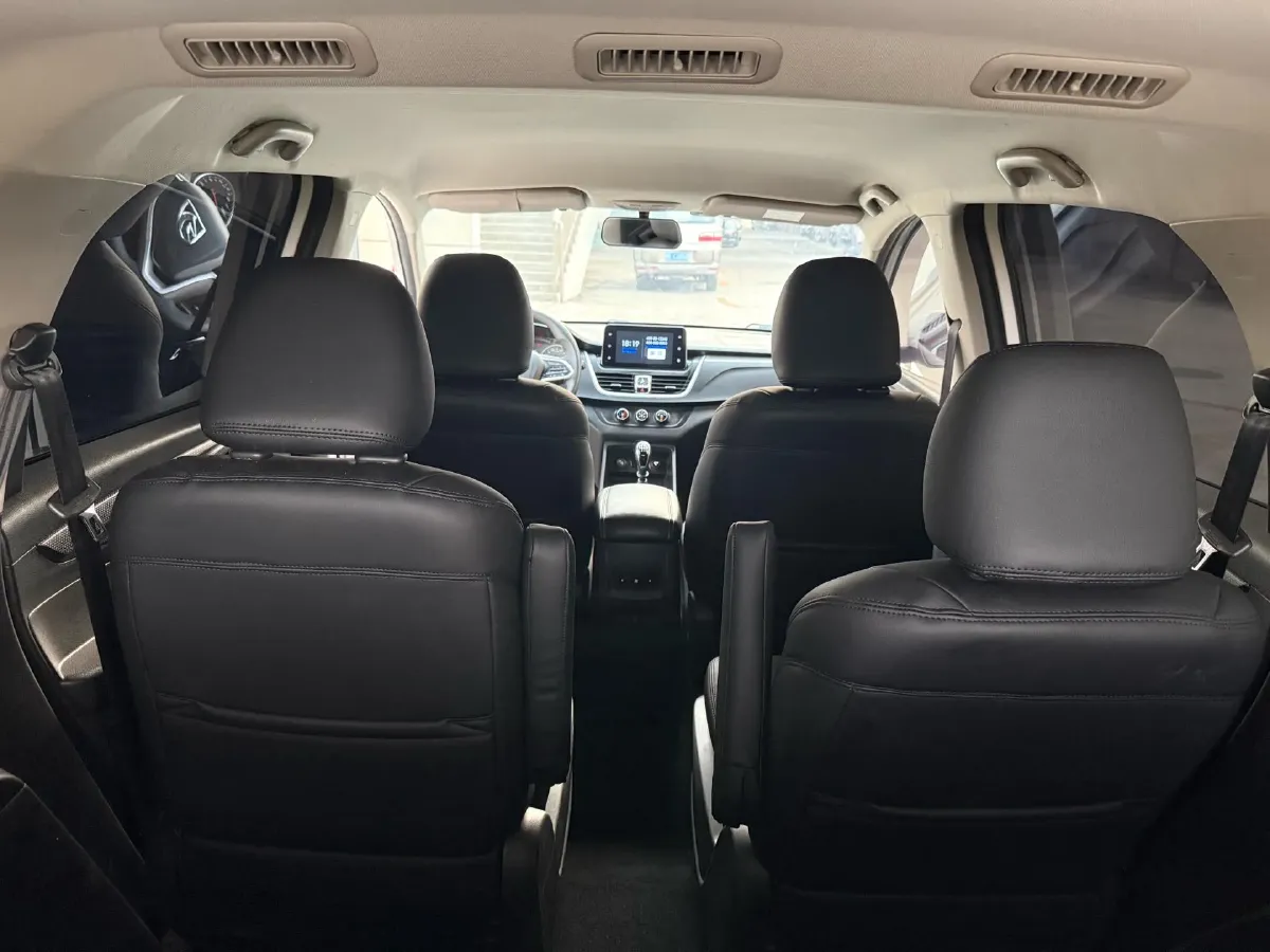 2019 BaoJun 730 1.5T 147HP L4 6MT,autocango,china used car exporter,china ev exporter,chinese used car exporter,chinese used ev exporter