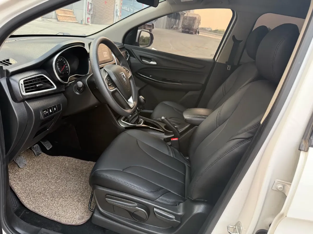 2019 BaoJun 730 1.5T 147HP L4 6MT,autocango,china used car exporter,china ev exporter,chinese used car exporter,chinese used ev exporter