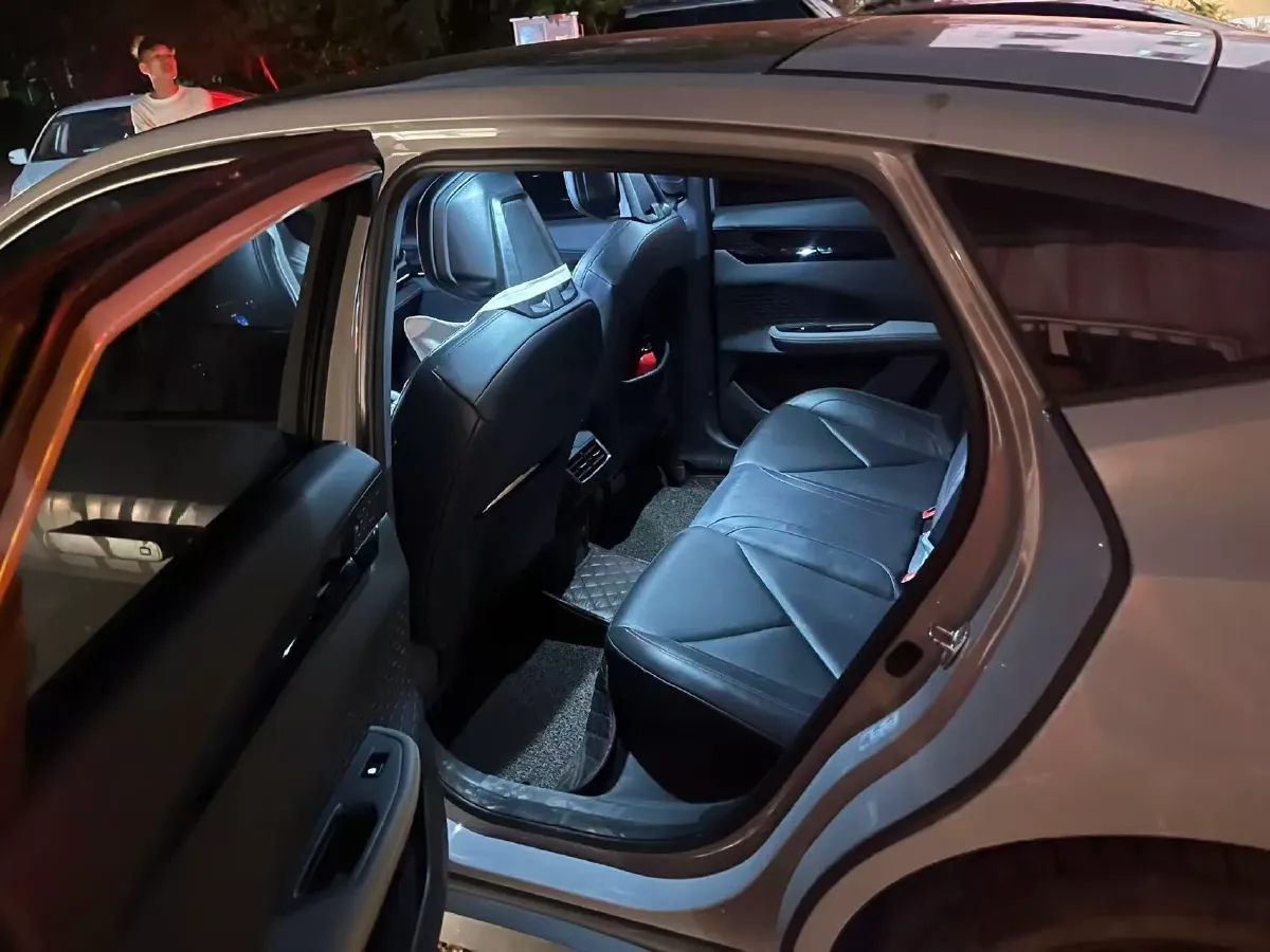 2022 ChangAn UNI-V 1.5T 188HP L4 7DCT,autocango,china used car exporter,china ev exporter,chinese used car exporter,chinese used ev exporter