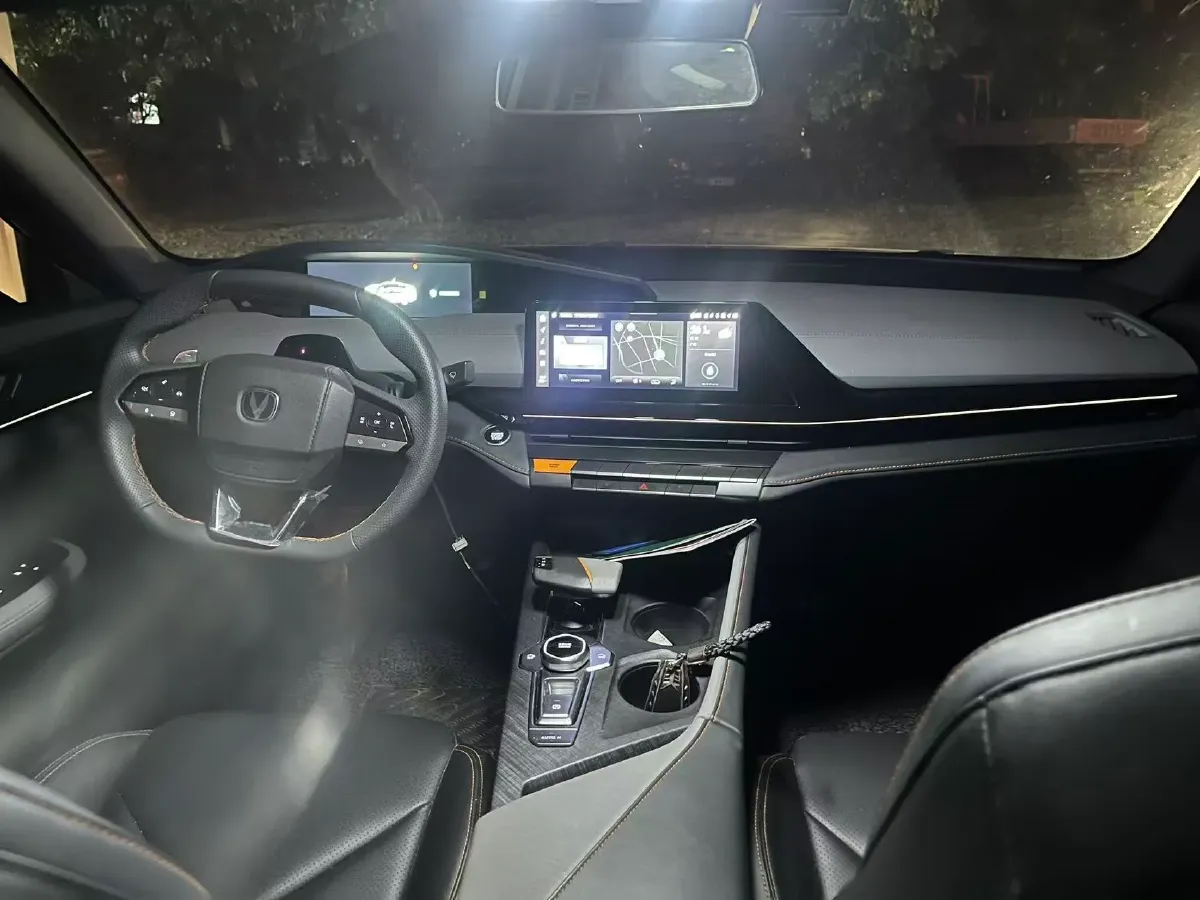 2022 ChangAn UNI-V 1.5T 188HP L4 7DCT,autocango,china used car exporter,china ev exporter,chinese used car exporter,chinese used ev exporter