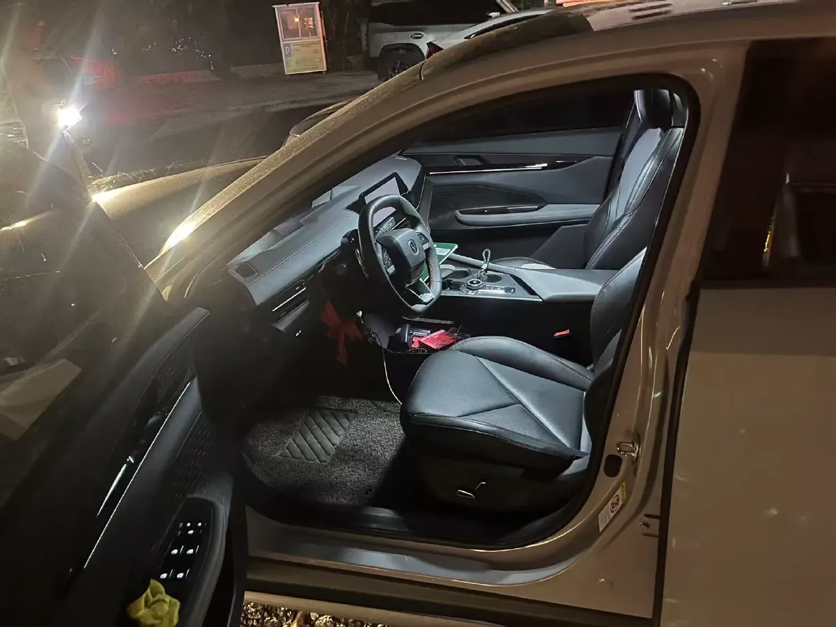 2022 ChangAn UNI-V 1.5T 188HP L4 7DCT,autocango,china used car exporter,china ev exporter,chinese used car exporter,chinese used ev exporter