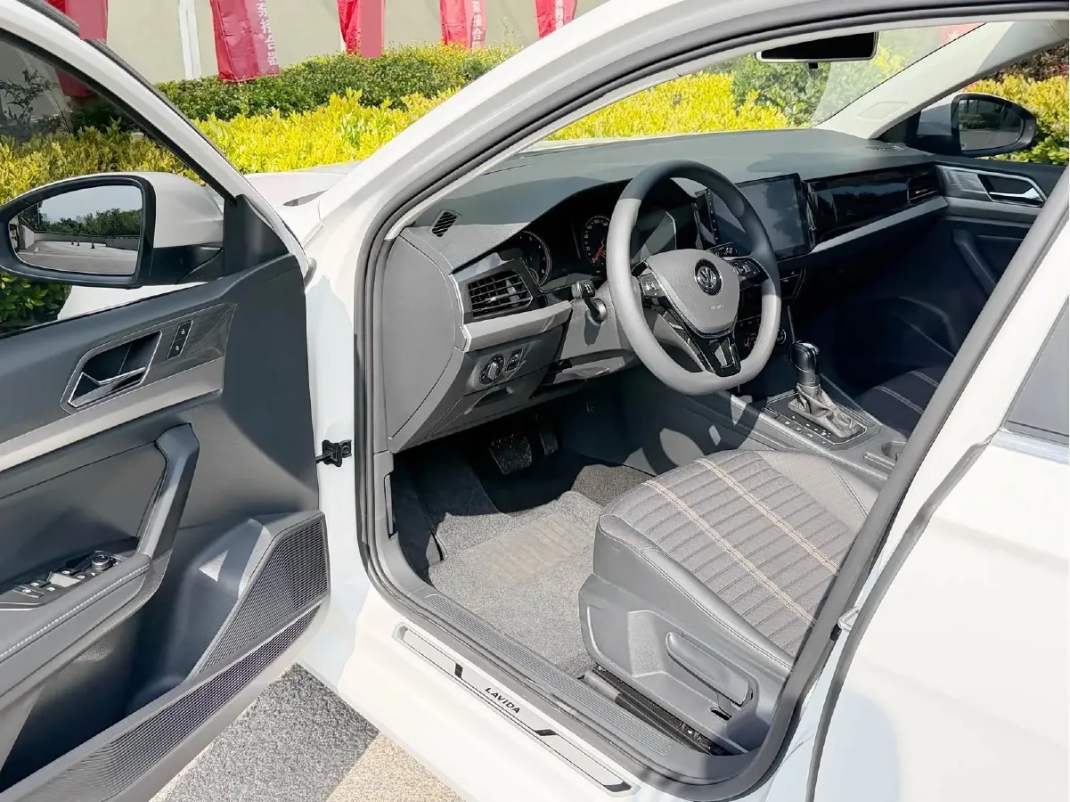 2018 Skoda Karoq 1.4T 150HP L4 7DCT,autocango,china used car exporter,china ev exporter,chinese used car exporter,chinese used ev exporter