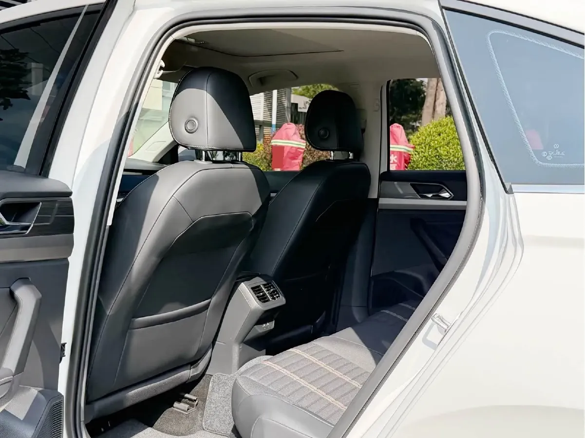 2018 Skoda Karoq 1.4T 150HP L4 7DCT,autocango,china used car exporter,china ev exporter,chinese used car exporter,chinese used ev exporter