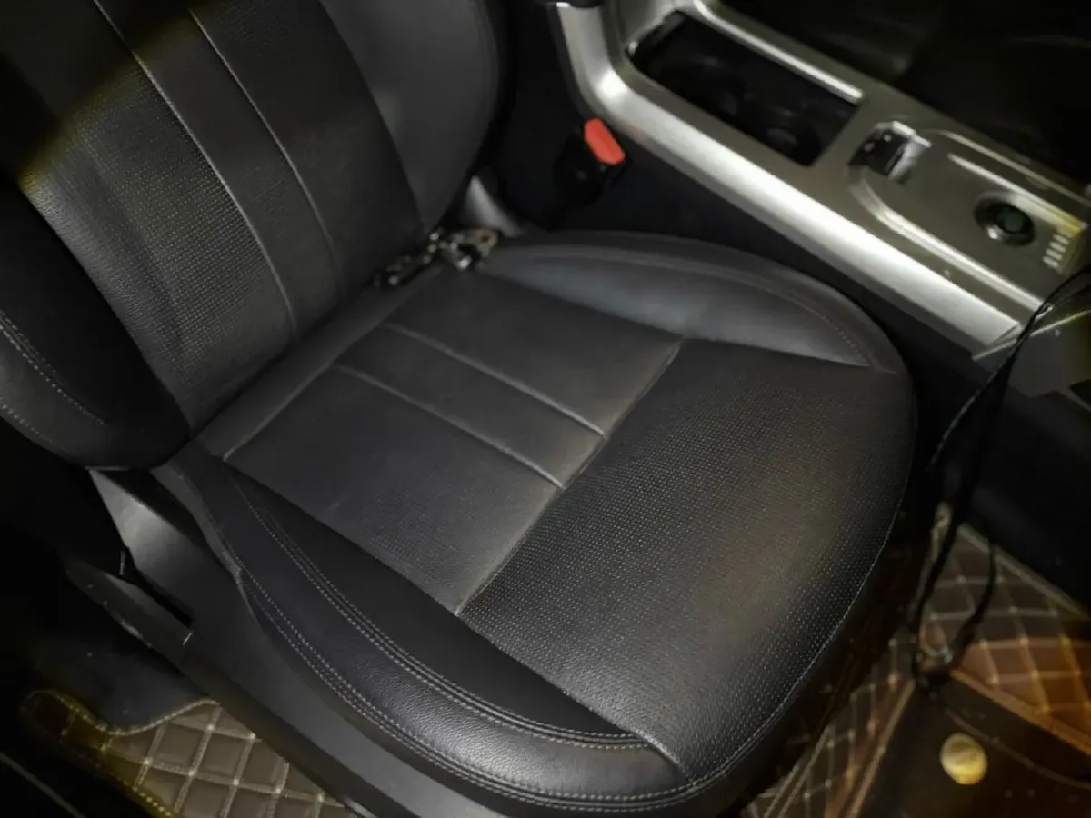 2018 Land Rover Discovery Sport 2.0T 241HP L4 9AT,autocango,china used car exporter,china ev exporter,chinese used car exporter,chinese used ev exporter