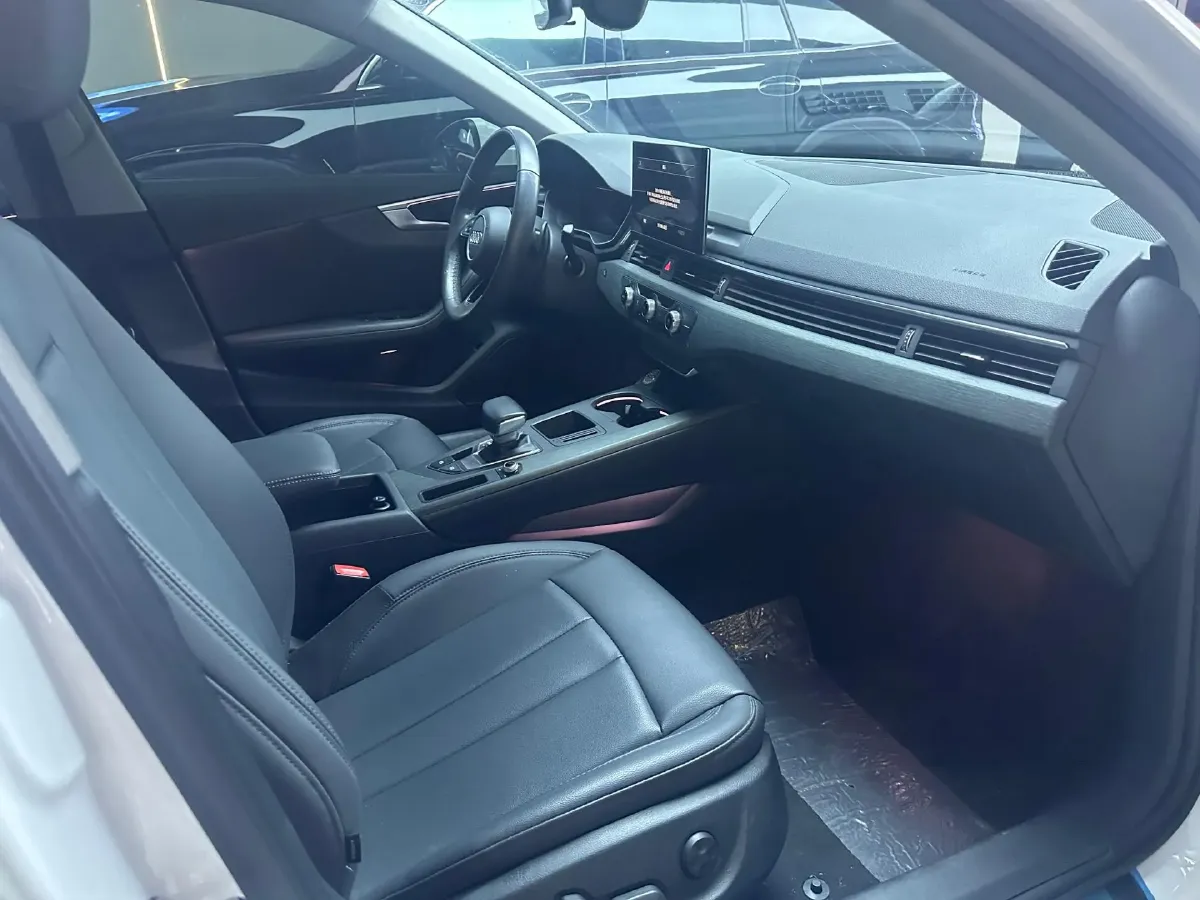 2022 Audi A4L 2.0T 190HP L4 7DCT,autocango,china used car exporter,china ev exporter,chinese used car exporter,chinese used ev exporter