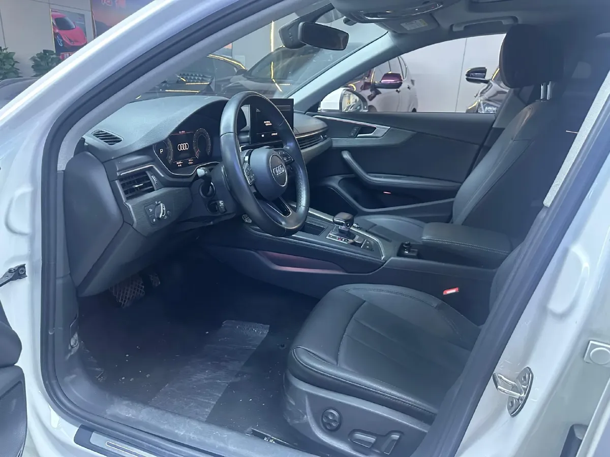 2022 Audi A4L 2.0T 190HP L4 7DCT,autocango,china used car exporter,china ev exporter,chinese used car exporter,chinese used ev exporter