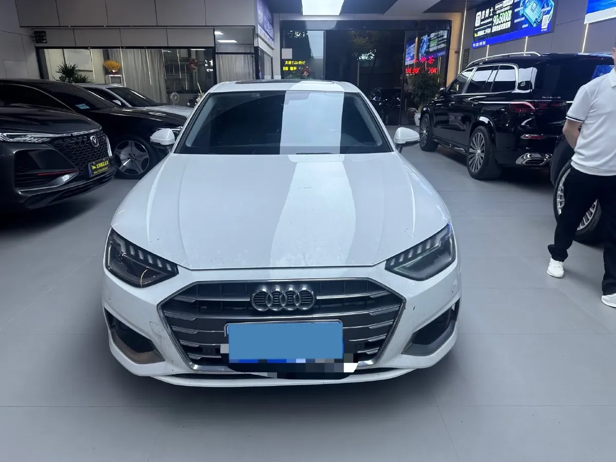 2022 Audi A4L 2.0T 190HP L4 7DCT,autocango,china used car exporter,china ev exporter,chinese used car exporter,chinese used ev exporter