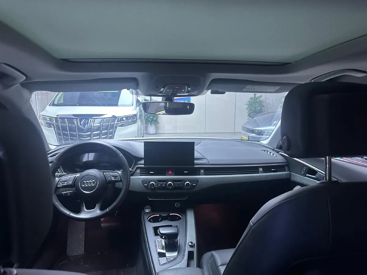 2022 Audi A4L 2.0T 190HP L4 7DCT,autocango,china used car exporter,china ev exporter,chinese used car exporter,chinese used ev exporter