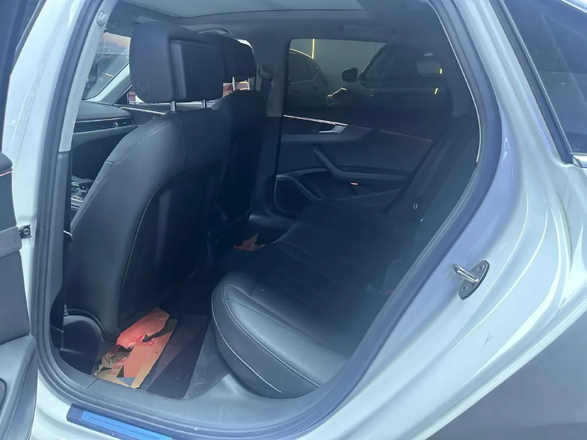 2022 Audi A4L 2.0T 190HP L4 7DCT,autocango,china used car exporter,china ev exporter,chinese used car exporter,chinese used ev exporter