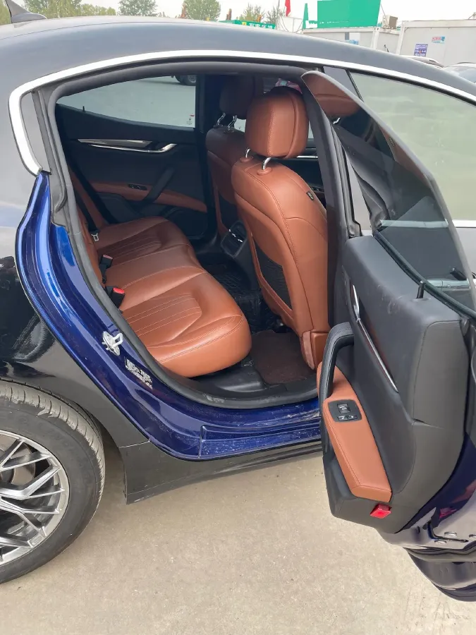 2021 Maserati Ghibli 2.0T 330HP L4 8AT,autocango,china used car exporter,china ev exporter,chinese used car exporter,chinese used ev exporter