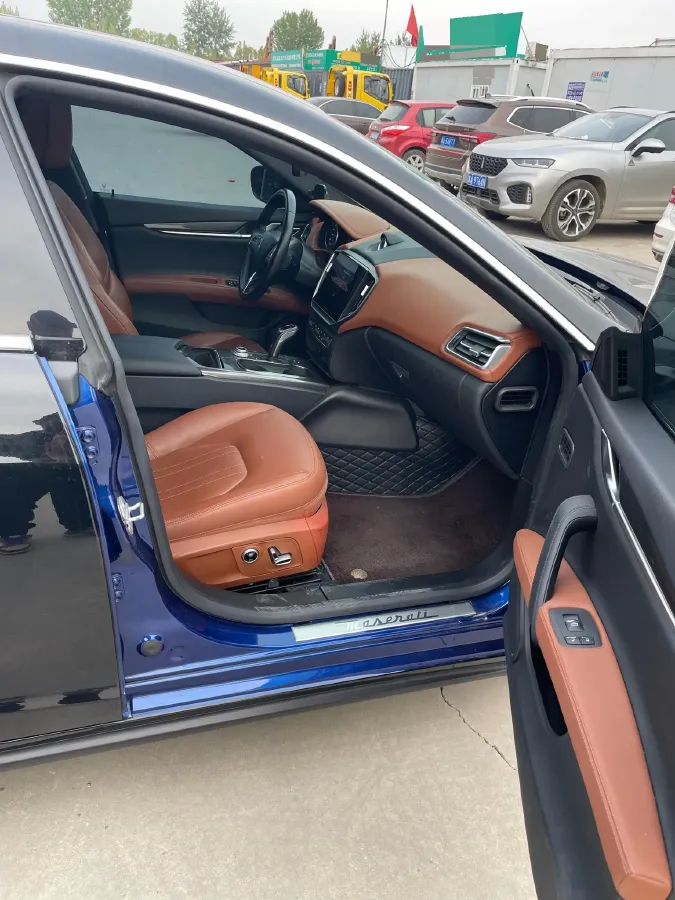 2021 Maserati Ghibli 2.0T 330HP L4 8AT,autocango,china used car exporter,china ev exporter,chinese used car exporter,chinese used ev exporter