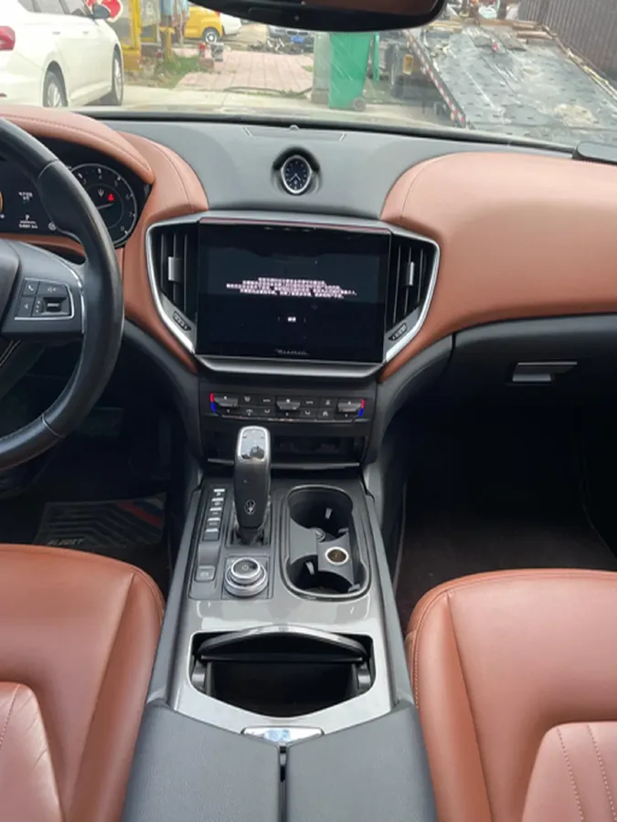 2021 Maserati Ghibli 2.0T 330HP L4 8AT,autocango,china used car exporter,china ev exporter,chinese used car exporter,chinese used ev exporter