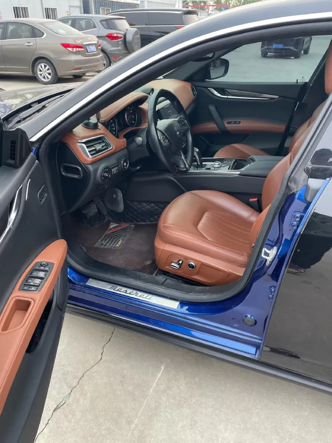 2021 Maserati Ghibli 2.0T 330HP L4 8AT,autocango,china used car exporter,china ev exporter,chinese used car exporter,chinese used ev exporter