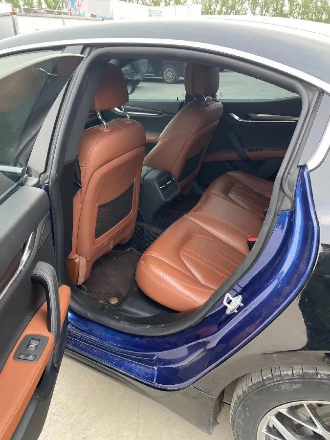 2021 Maserati Ghibli 2.0T 330HP L4 8AT,autocango,china used car exporter,china ev exporter,chinese used car exporter,chinese used ev exporter