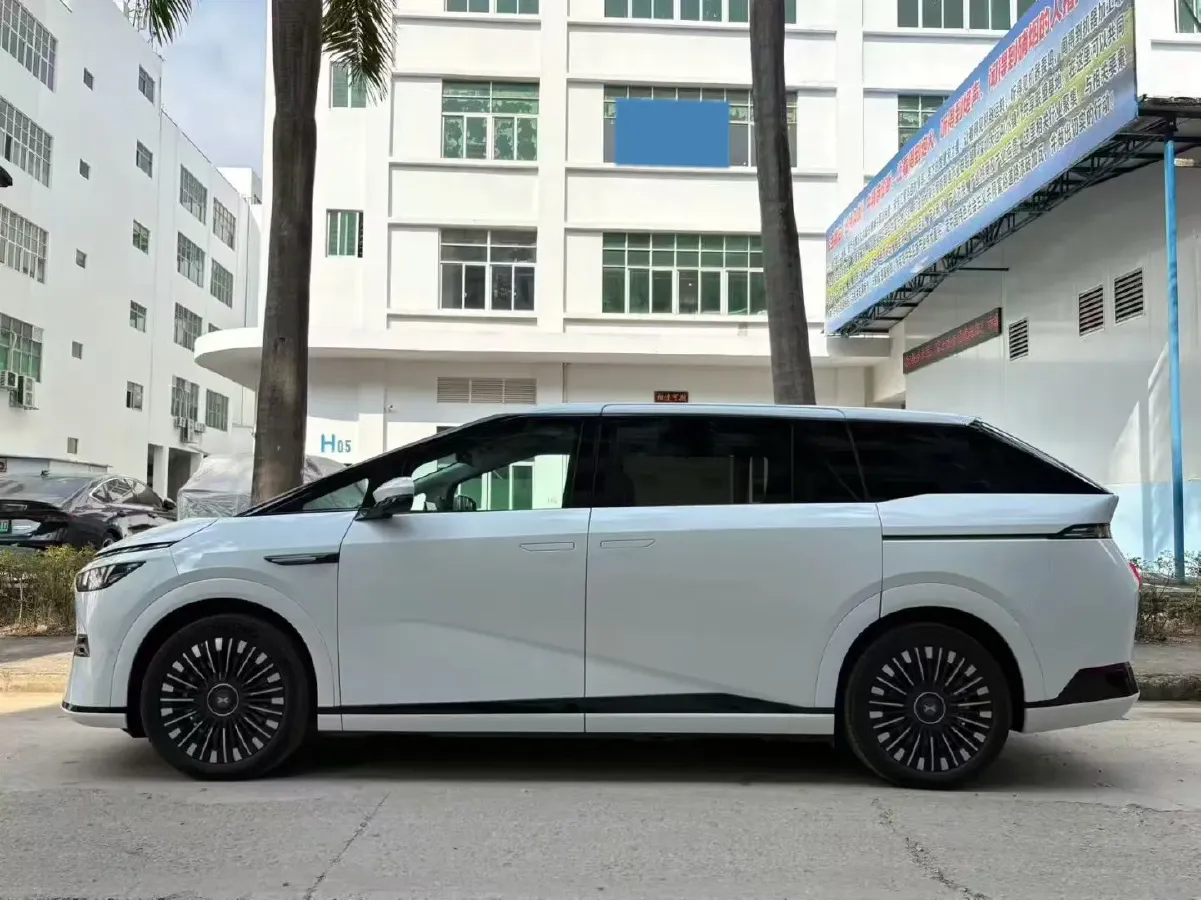 2025 Xpeng X9 BEV,autocango,china used car exporter,china ev exporter,chinese used car exporter,chinese used ev exporter