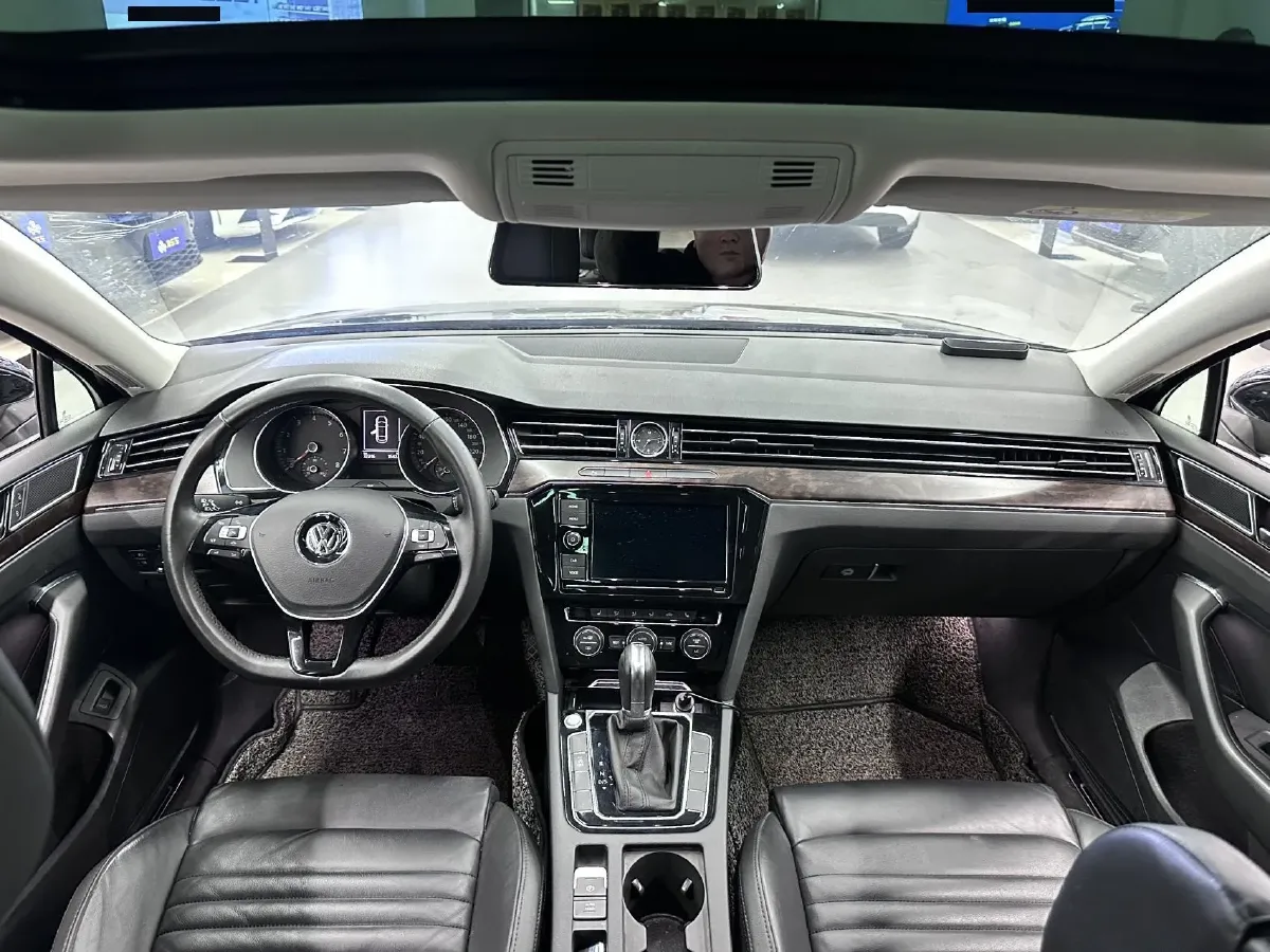 2019 Volkswagen Magotan 2.0T 186HP L4 7DCT,autocango,china used car exporter,china ev exporter,chinese used car exporter,chinese used ev exporter