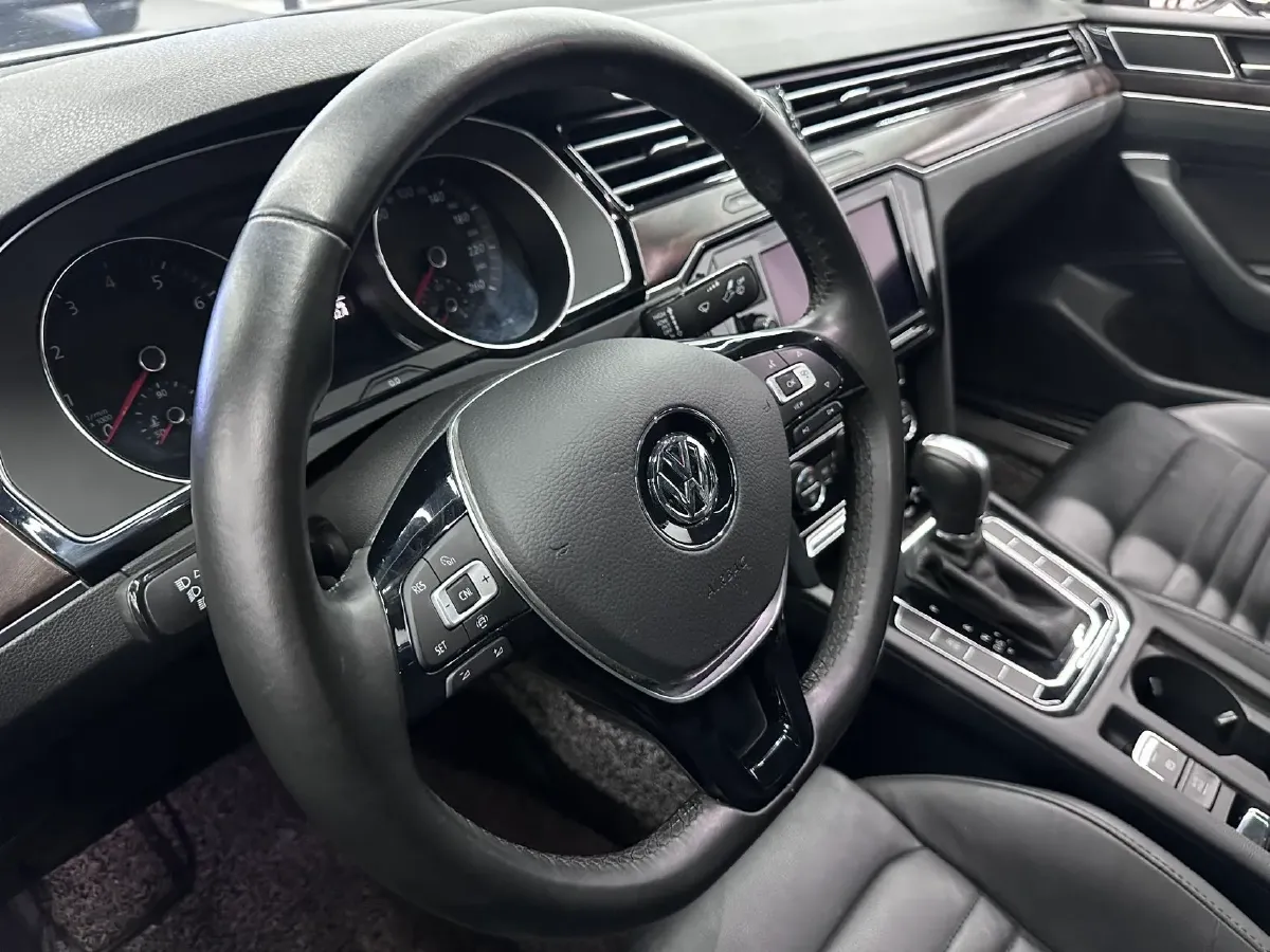 2019 Volkswagen Magotan 2.0T 186HP L4 7DCT,autocango,china used car exporter,china ev exporter,chinese used car exporter,chinese used ev exporter