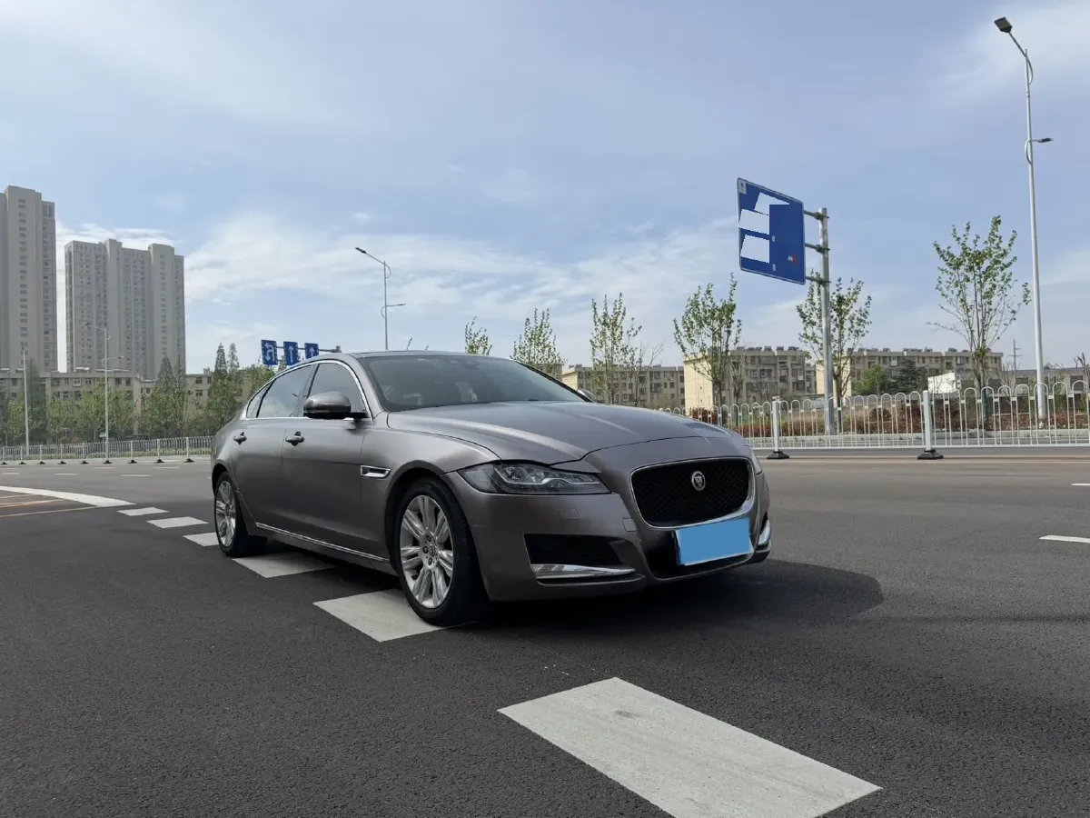 2018 Jaguar XF 2.0T 250HP L4 8AT,autocango,china used car exporter,china ev exporter,chinese used car exporter,chinese used ev exporter