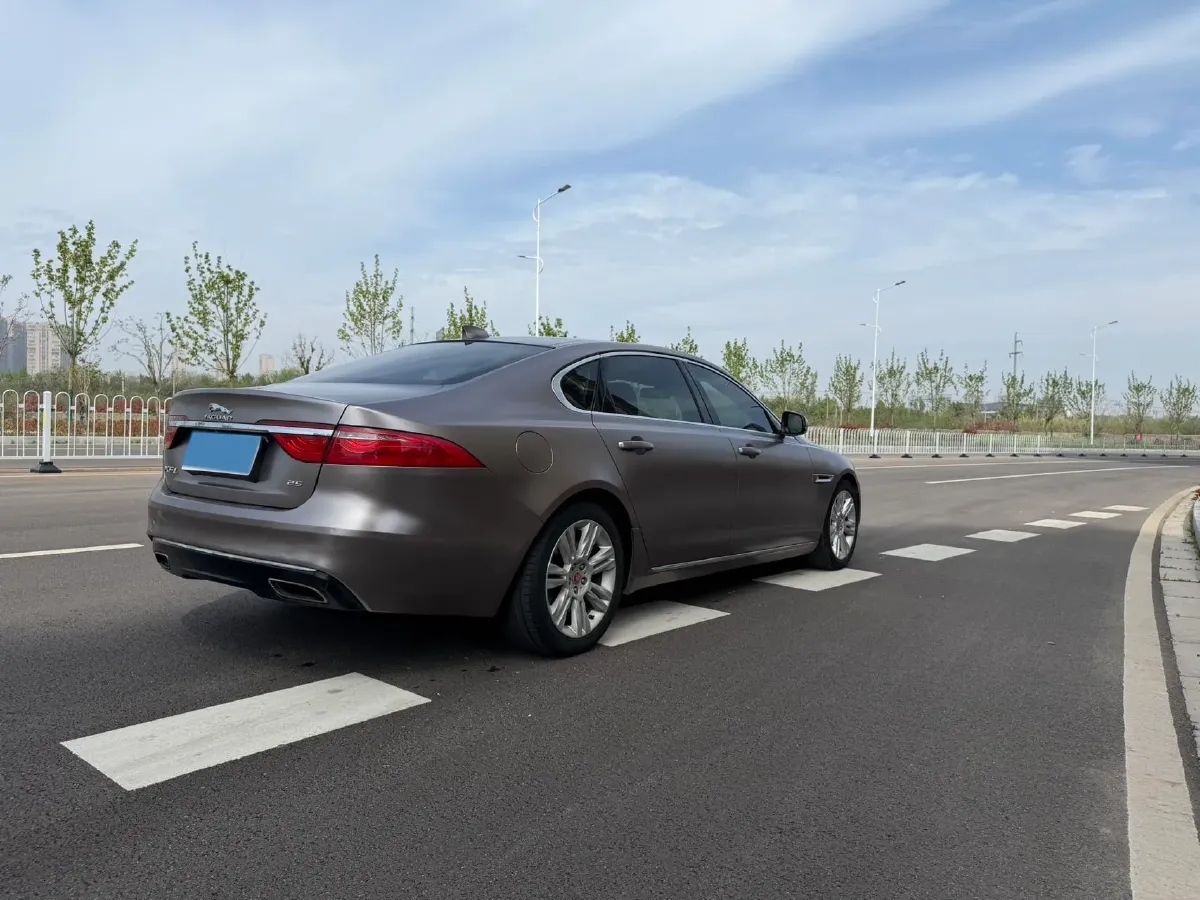 2018 Jaguar XF 2.0T 250HP L4 8AT,autocango,china used car exporter,china ev exporter,chinese used car exporter,chinese used ev exporter