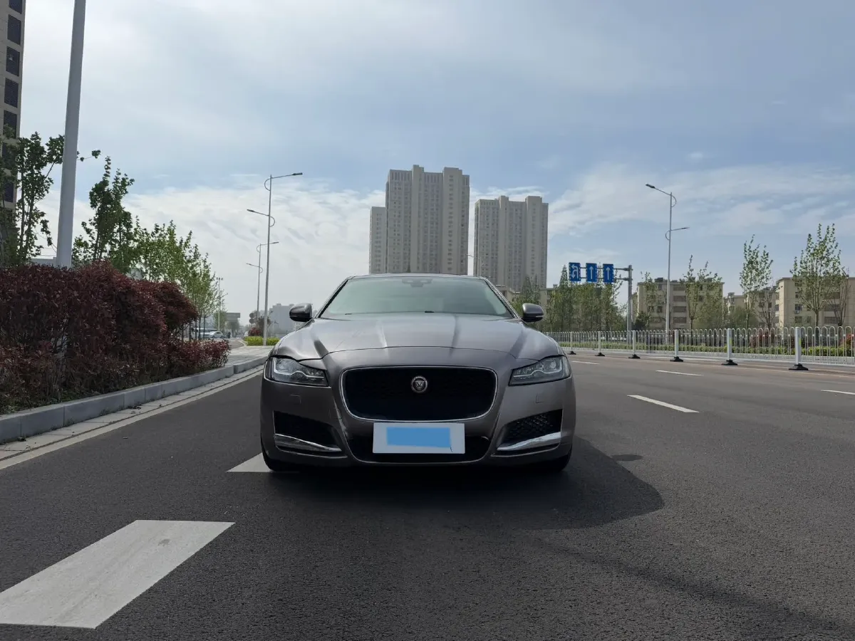 2018 Jaguar XF 2.0T 250HP L4 8AT,autocango,china used car exporter,china ev exporter,chinese used car exporter,chinese used ev exporter