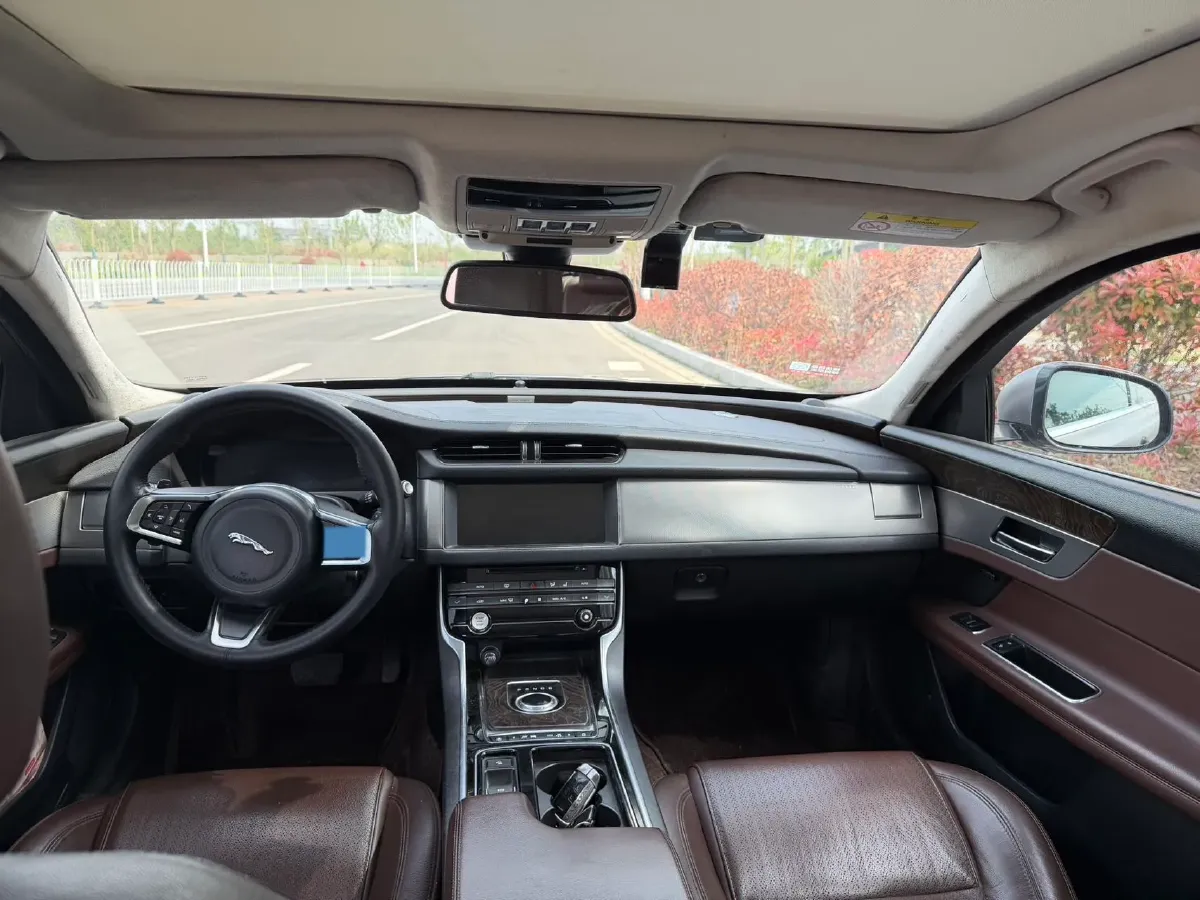 2018 Jaguar XF 2.0T 250HP L4 8AT,autocango,china used car exporter,china ev exporter,chinese used car exporter,chinese used ev exporter
