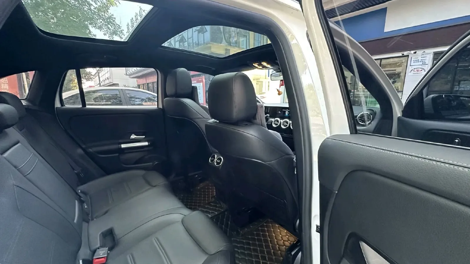 2022 Mercedes-Benz GLA Class 1.3T 136HP L4 7DCT,autocango,china used car exporter,china ev exporter,chinese used car exporter,chinese used ev exporter