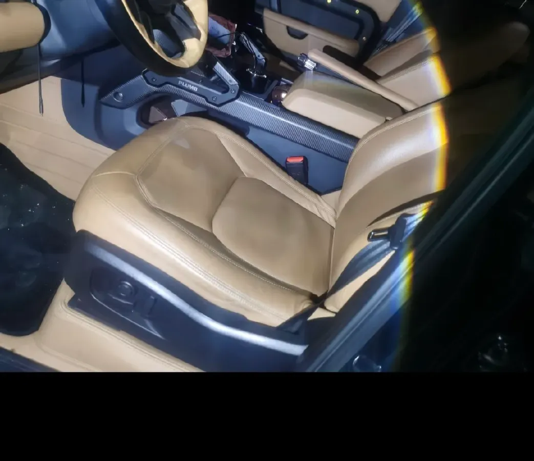 2023 Land Rover Defender 3.0T 400HP L6 8AT,autocango,china used car exporter,china ev exporter,chinese used car exporter,chinese used ev exporter