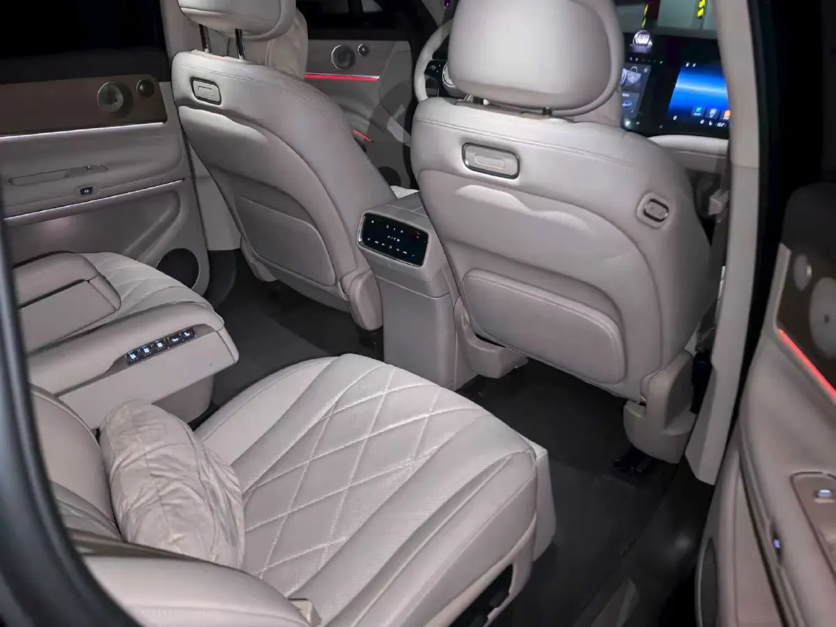 2024 AITO AITO M9 1.5T 152HP L4 REEV 42KWH,autocango,china used car exporter,china ev exporter,chinese used car exporter,chinese used ev exporter